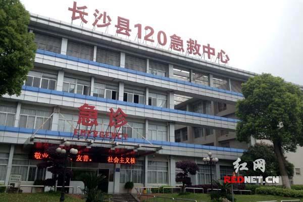 3月26日晚,袁某因顱內出血入住長沙市第八醫院。