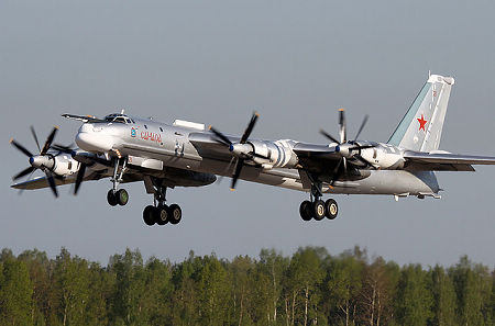 俄轟炸機闖入美防空識別區專家:既試探又示威