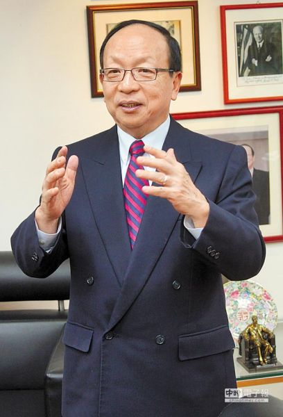 蔣經(jīng)國之子、國民黨副主席蔣孝嚴認為,國民黨沒有分裂,反倒因為這件事,基層更加穩(wěn)固。 圖片來源:臺灣《中時電子報》 蔣經(jīng)國之子、國民黨副主席蔣孝嚴認為,國民黨沒有分裂,反倒因為這件事,基層更加穩(wěn)固。 圖片來源:臺灣《中時電子報》