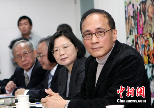 ��Ӣ�ģ��ڃɰ�׷���ƽ�lչ���ҵ����๲�R