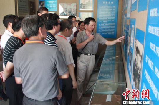 臺灣高雄兩岸和平發(fā)展促進會訪問團參訪保定軍校 臺灣高雄兩岸和平發(fā)展促進會訪問團參訪保定軍校