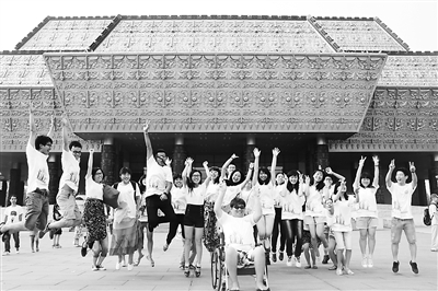 海峽兩岸大學(xué)生體驗(yàn)“漢字之旅” 海峽兩岸大學(xué)生體驗(yàn)“漢字之旅”