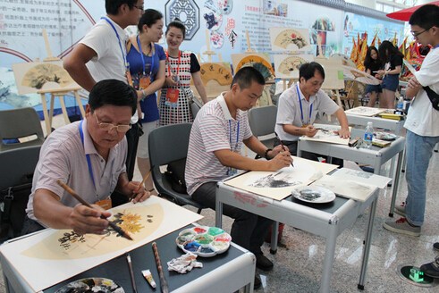 �ɰ����ꄓ���Ļ�չ�e����ײ�ǻ۵Ļ�