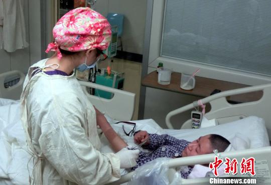 臺胞捐造血干細胞救助湖南白血病女孩(圖) 臺胞捐造血干細胞救助湖南白血病女孩(圖)
