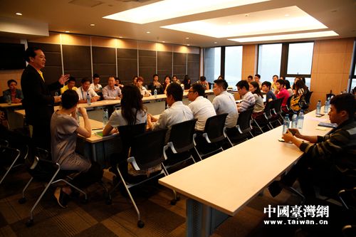 兩岸學子認真聽取臺商創業之路詳解。(中國臺灣網 吳知音 攝) 兩岸學子認真聽取臺商創業之路詳解。(中國臺灣網 吳知音 攝)