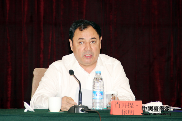 新疆維吾爾自治區(qū)黨委常委肖開(kāi)提·依明出席活動(dòng)啟動(dòng)儀式并致辭。(中國(guó)臺(tái)灣網(wǎng) 陳佳慧攝) 新疆維吾爾自治區(qū)黨委常委肖開(kāi)提·依明出席活動(dòng)啟動(dòng)儀式并致辭。(中國(guó)臺(tái)灣網(wǎng) 陳佳慧攝)