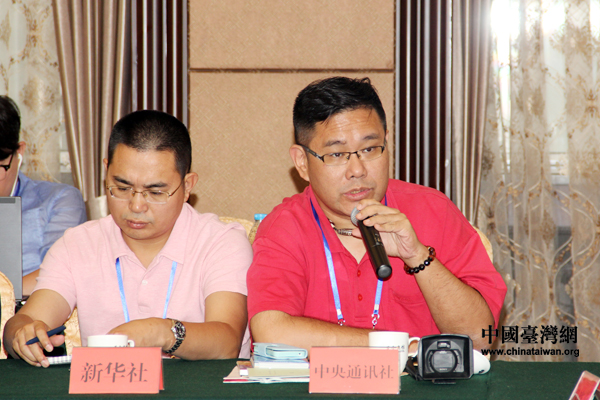 臺(tái)灣“中央社”記者與自治區(qū)發(fā)改委、經(jīng)信委、民宗委、商務(wù)廳、招商局、旅游局等部門(mén)負(fù)責(zé)人交流 臺(tái)灣“中央社”記者與自治區(qū)發(fā)改委、經(jīng)信委、民宗委、商務(wù)廳、招商局、旅游局等部門(mén)負(fù)責(zé)人交流