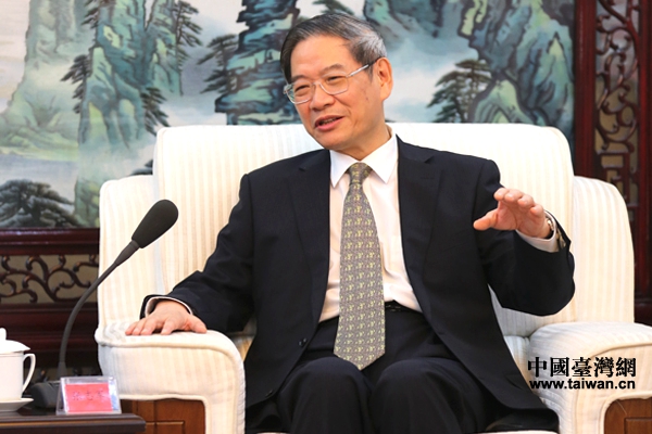 國臺(tái)辦主任張志軍會(huì)見臺(tái)灣村里長聯(lián)誼總會(huì)參訪團(tuán)。(中國臺(tái)灣網(wǎng) 宣玲玲 攝) 國臺(tái)辦主任張志軍會(huì)見臺(tái)灣村里長聯(lián)誼總會(huì)參訪團(tuán)。(中國臺(tái)灣網(wǎng) 宣玲玲 攝)