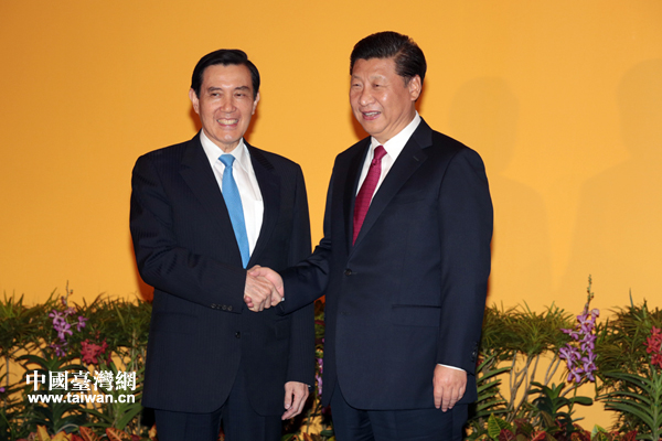 兩岸領導人在新加坡實現(xiàn)歷史性握手 兩岸領導人在新加坡實現(xiàn)歷史性握手