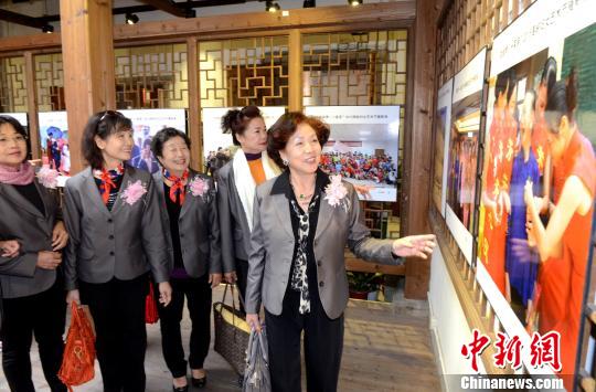 �������顤һ���H�� ���{�DŮˇ�g���zӰչ���ņ�Ļ