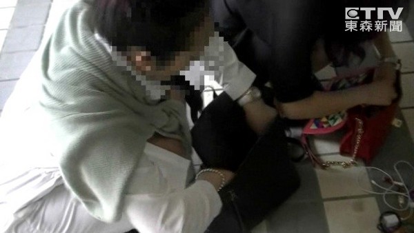 �u�����F��ÿ15�켴���Q1�����Ů�Ӟ�̖�٣����Ů��һ���w�C�����Žӿͣ�ƽ��ÿ�սӿ�8��10�ˣ����_ͣ��15��һ���������Q��һ���뾳������߀���˿���ˇ�ˡ�С����ꐬrϣ��