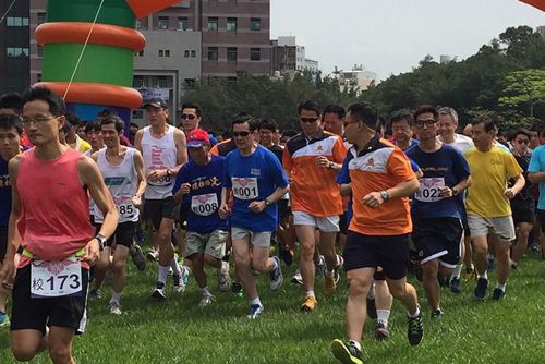 �RӢ���߹�����ɢ���������l؟���У����ı���