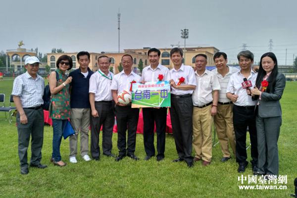 黃志賢和張添唐等幾位領導的合照 黃志賢和張添唐等幾位領導的合照