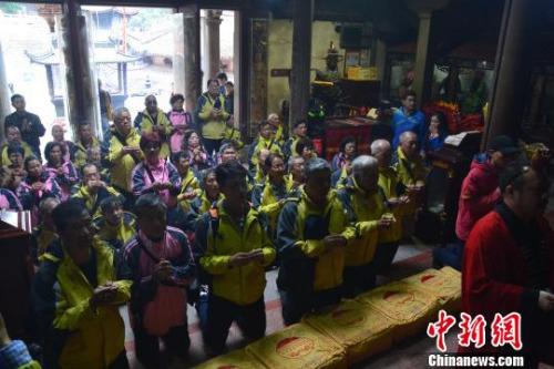 2��21�գ��_�������а�ɰ��ʥĸ�m�����ű�һ��42�������R�����������`���桢�Љ�Ԫ�������𣬕r��6�������θ����������������ލu�]���M�㡣����Ⱥ�A �z