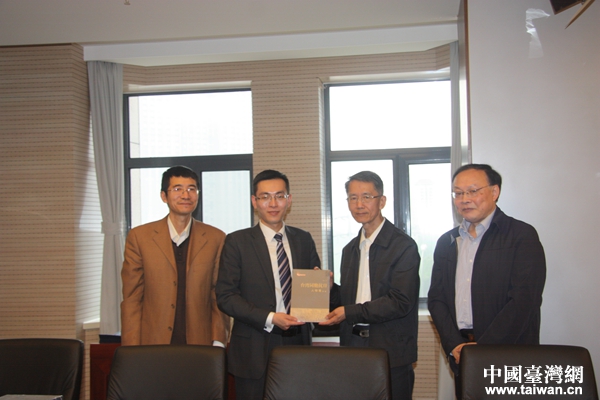 吳國禎與臺灣青年學者北京智庫參訪團進行交流座談 吳國禎與臺灣青年學者北京智庫參訪團進行交流座談