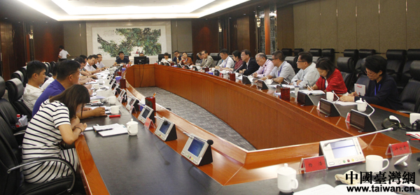 北京市臺(tái)聯(lián)與在京臺(tái)商“一帶一路”參訪團(tuán)考察蘭州新區(qū)(圖) 北京市臺(tái)聯(lián)與在京臺(tái)商“一帶一路”參訪團(tuán)考察蘭州新區(qū)(圖)