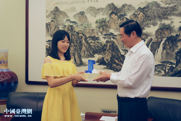 劉奇葆與臺灣學生黃繹心的“忘年交” 劉奇葆與臺灣學生黃繹心的“忘年交”