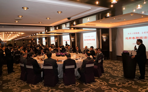 ���ɰ����̈F(tu��n)�w����I(y��)��ӭ�´�(li��n)�x���(d��ng)�����_(t��i)���e��