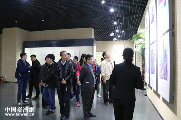 齊家文化博物館工作人員現場講解。(中國臺灣網 汪明珠 攝) 齊家文化博物館工作人員現場講解。(中國臺灣網 汪明珠 攝)