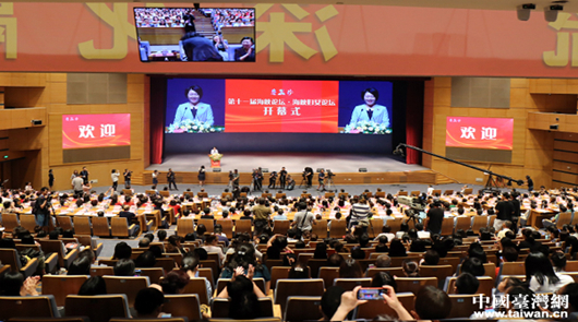 第十一屆海峽論壇·海峽婦女論壇上,掌聲緣何3次響起? 走過十一年的歷程,海峽婦女論壇如今已成為兩岸女性同胞的特殊節日,這一天,所有……