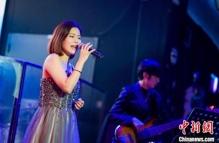 臺灣音樂小夫婦:新婚過年回哪邊?去大陸!