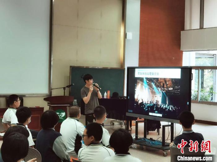 張家豪在福州為孩子們授課。 受訪者供圖