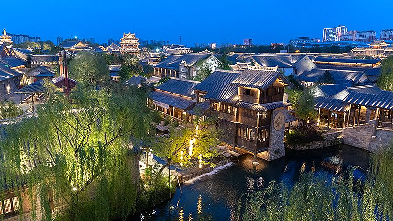 文旅市場熱力十足 古典與現代撞出別樣風情釋放消費新活力 文旅市場熱力十足 古典與現代撞出別樣風情釋放消費新活力