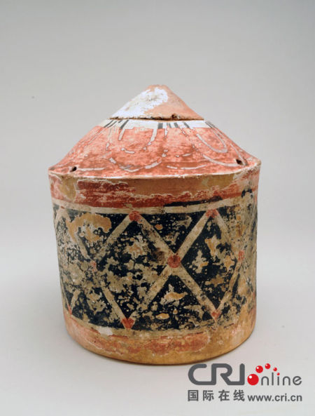 ���L������ ����