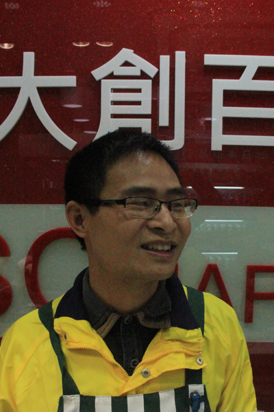 湖南人張雨明打算在澳門賺錢上珠海買房,談起未來信心滿滿。 湖南人張雨明打算在澳門賺錢上珠海買房,談起未來信心滿滿。