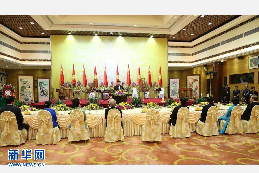 習近平和彭麗媛出席越共中央總書記阮富仲和越南國家主席張晉創(chuàng)共同舉行的歡迎晚宴 習近平和彭麗媛出席越共中央總書記阮富仲和越南國家主席張晉創(chuàng)共同舉行的歡迎晚宴