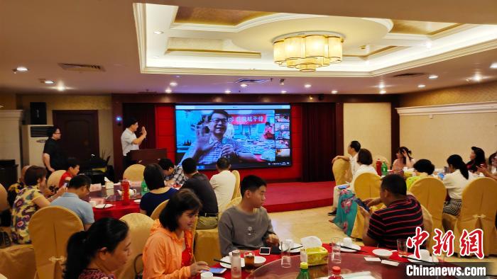 ������ί�y(t��ng)��(zh��n)�������L(zh��ng)���_(t��i)�k�����(y��ng)��־���_(t��i)���V��ͬ�l(xi��ng)��(hu��)�����L(zh��ng)�����R�o��������ʢ �z