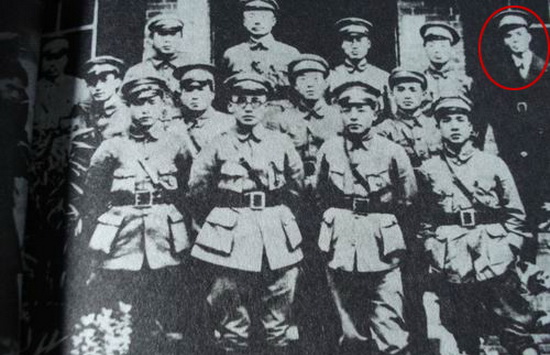 開會(huì)時(shí)向毛澤東連開10余槍的將領(lǐng)