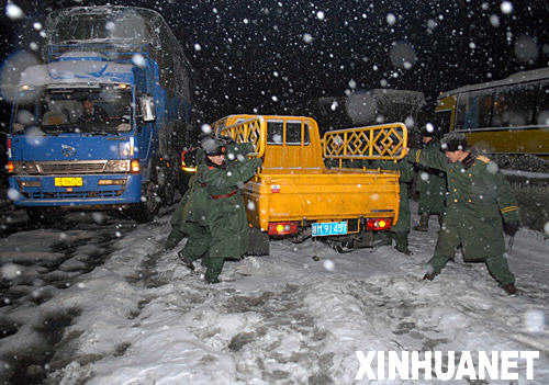 1��28�������侯��ʿ���Ƅ�����ѩ�е�܇�v��