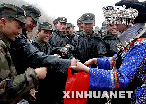 2��17�գ�����Ⱥ���԰lǰ��ο�����܊�ٱ������գ��ɶ�܊�^ĳ�������ٱ����F��ʡǭ�|��������h�������������ĺ�������ݔ����ɾ����@�l��·������h�B�Ӈ���늾W����Ҫͨ����