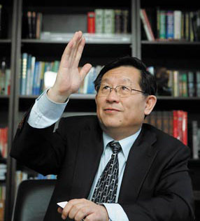 個(gè)人小傳: 萬(wàn)鋼,漢族,1952年8月生,上海人,致公黨黨員,德國(guó)克勞斯塔爾工業(yè)大學(xué)機(jī)械系畢業(yè),研究生學(xué)歷,博士學(xué)位,教授,曾任上海同濟(jì)大學(xué)校長(zhǎng)。現(xiàn)任全國(guó)政協(xié)副主席,致公黨中央主席,科學(xué)技術(shù)部部長(zhǎng)。