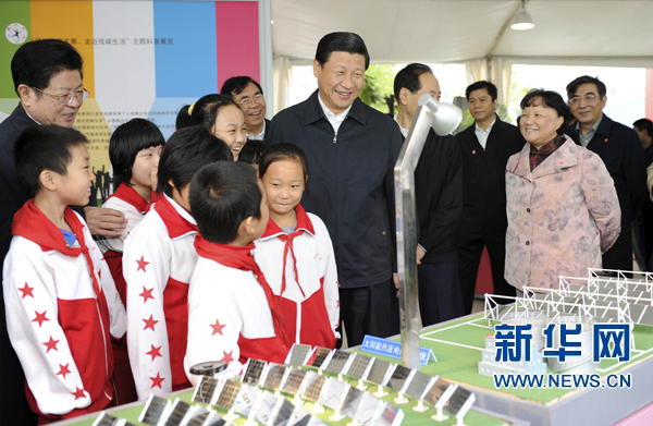 9月18日,中共中央政治局常委、中央書記處書記、國家副主席習近平來到中科院奧運村科技園參加今年的全國科普日活動。