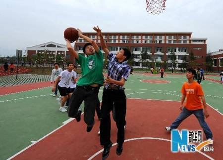 汶川重建:最好的建筑是學校(圖)