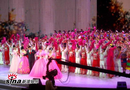 郎昆揭春晚內(nèi)部消息航天員零點(diǎn)不敲鐘帶大禮